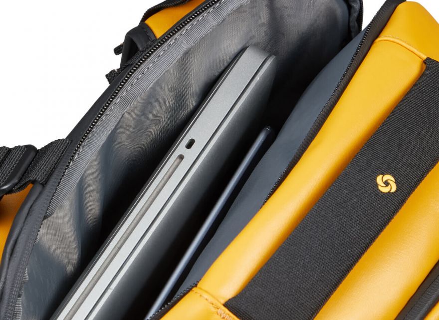 Окрема кишеня для ноутбука