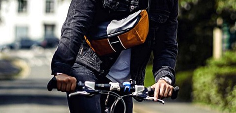 Барсетка: що це та з чим носити?